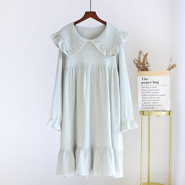 Cămașă de noapte de damă cu decolteu oval și mâneci lotus