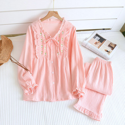 Βαμβακερές ανοιξιάτικες πιτζάμες με κέντημα και κορδόνια