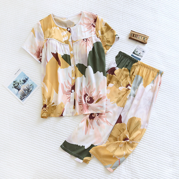 Нов модел дамска пижама от блуза с копчета и 7/8 панталон