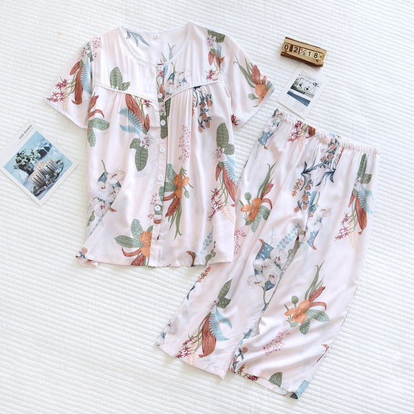 Нов модел дамска пижама от блуза с копчета и 7/8 панталон