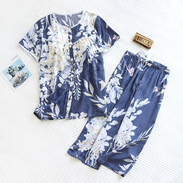 Нов модел дамска пижама от блуза с копчета и 7/8 панталон