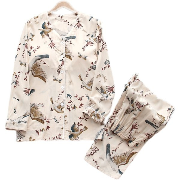 Ženska pidžama sa šarenim printom i gumbima