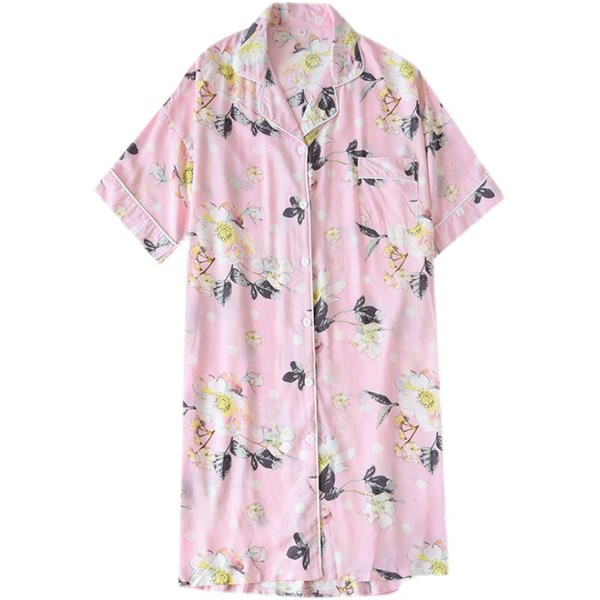 Ženska spavaćica kratkih rukava i cvjetnih motiva