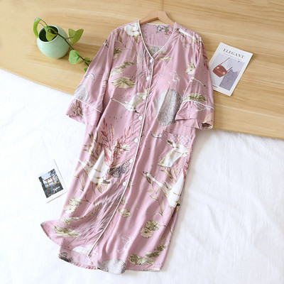 Γυναικείο καλοκαιρινό νυχτικό με μυτερή λαιμόκοψη και μανίκια 3/4