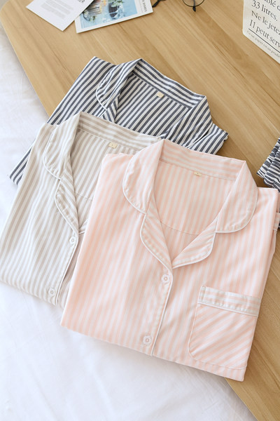 Γυναικεία ριγέ πιτζάμα με τσέπη και κουμπιά