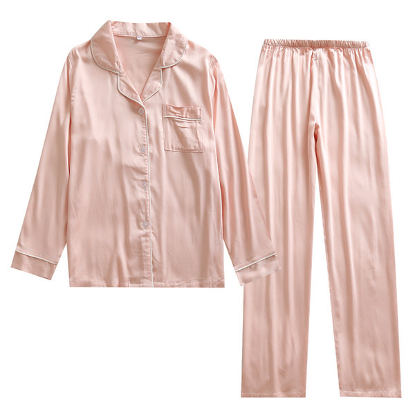 Ženska pidžama s dugim rukavima i kopčanjem na gumbe