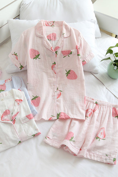 Γυναικείες πιτζάμες με έγχρωμη στάμπα 