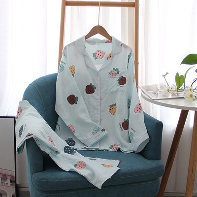 Γυναικείες πιτζάμες  με φλοράλ μοτίβα και κούμπωμα με κουμπιά