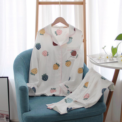 Γυναικείες πιτζάμες  με φλοράλ μοτίβα και κούμπωμα με κουμπιά