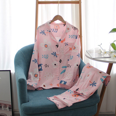 Γυναικείες πιτζάμες  με φλοράλ μοτίβα και κούμπωμα με κουμπιά