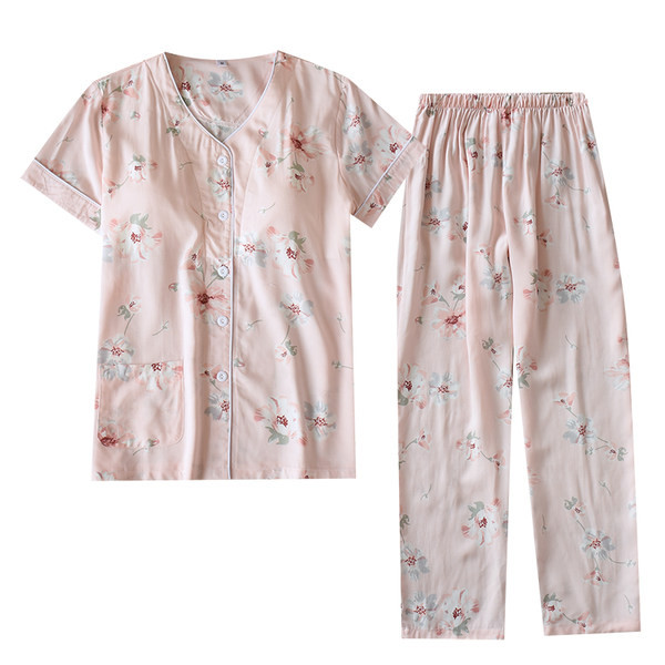 Ženska pidžama sa špicastim izrezom i gumbima