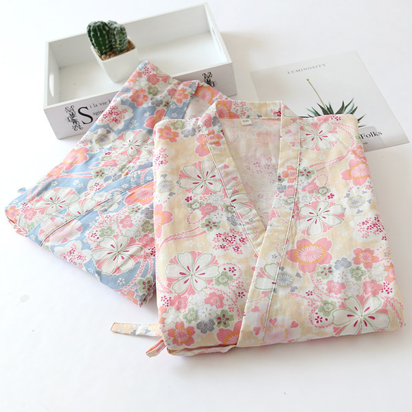 Γυναικείες φλοράλ πιτζάμες με V λαιμόκοψη