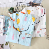 Цветна дамска пижама с копчета и джоб -две части