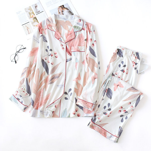 Ženska pidžama sa šarenim motivima - dvodijelna