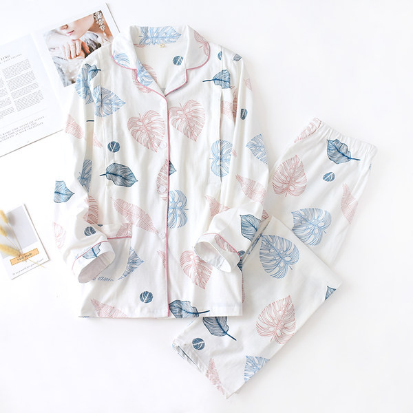 Ženska pidžama sa šarenim motivima - dvodijelna