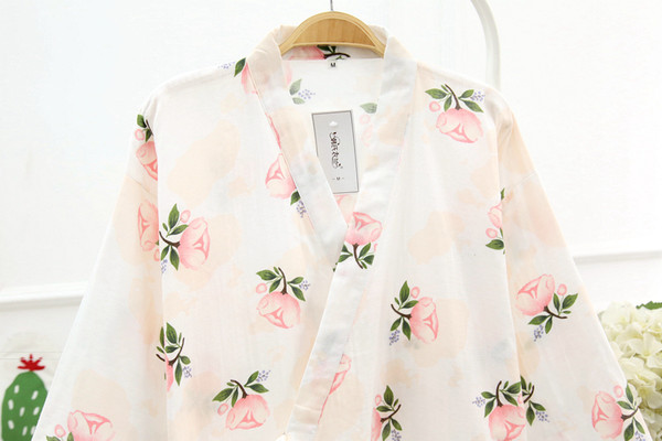 Βαμβακερό μπουρνούζι με ασύμμετρο κούμπωμα