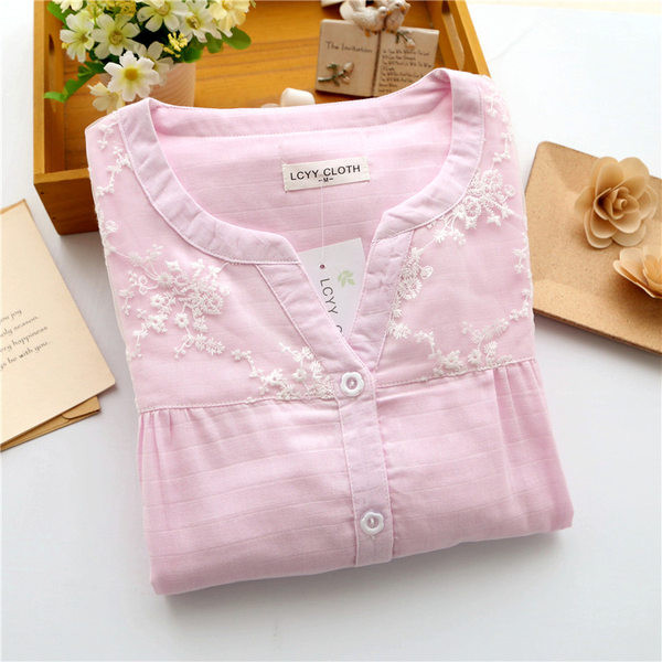 Βαμβακερές πιτζάμες με κέντημα