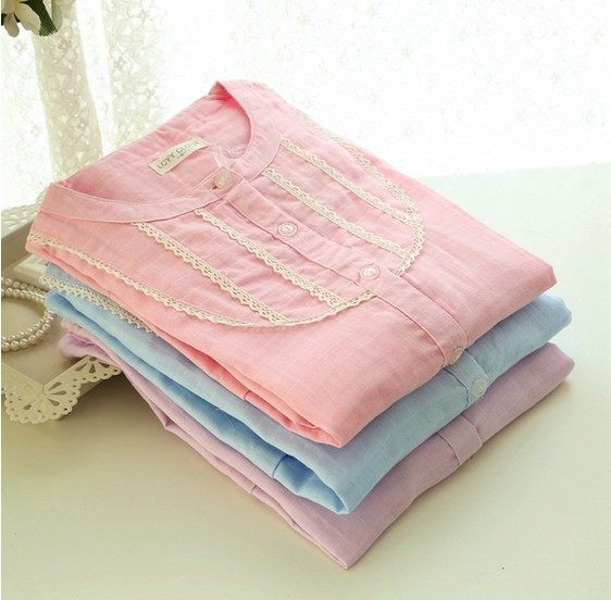 Moteriška dviejų dalių pižama su sagomis