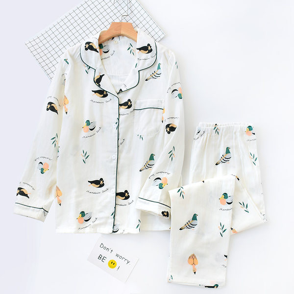 Moteriška dviejų dalių pižama su sagomis