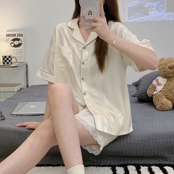 Лятна сатенена пижама с копчета