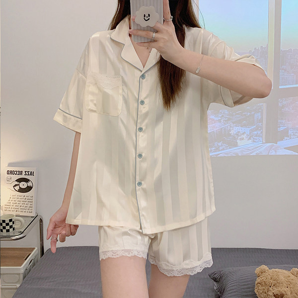 Лятна сатенена пижама с копчета