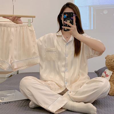 Ένα νέο μοντέλο γυναικείας πιτζάμες