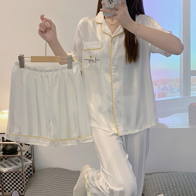 Ένα νέο μοντέλο γυναικείας πιτζάμες