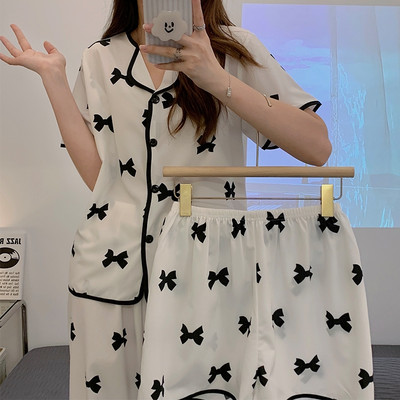 Ένα νέο μοντέλο γυναικείας πιτζάμες