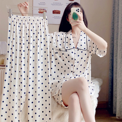 Ένα νέο μοντέλο γυναικείας πιτζάμες