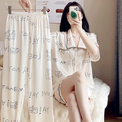 Ένα νέο μοντέλο γυναικείας πιτζάμες