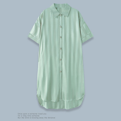 Καλοκαιρινό σατέν νυχτικό με κουμπιά