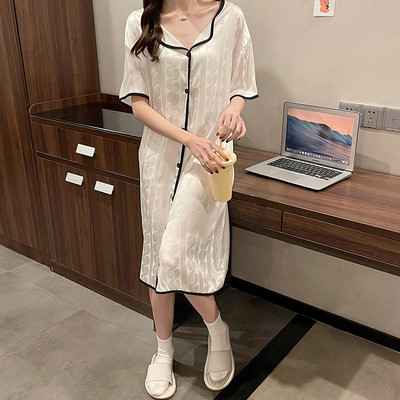 Καλοκαιρινό σατέν νυχτικό με κουμπιά