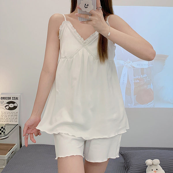 Dvodijelna ljetna pidžama na tanke naramenice i kratke hlačice