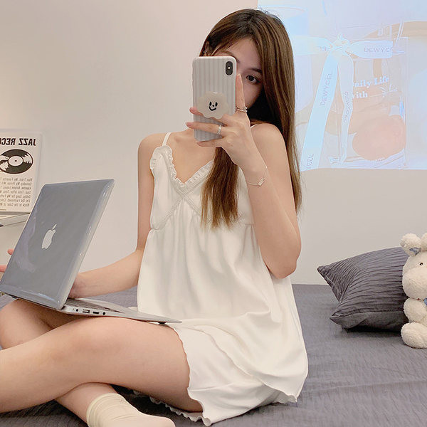 Dvodijelna ljetna pidžama na tanke naramenice i kratke hlačice