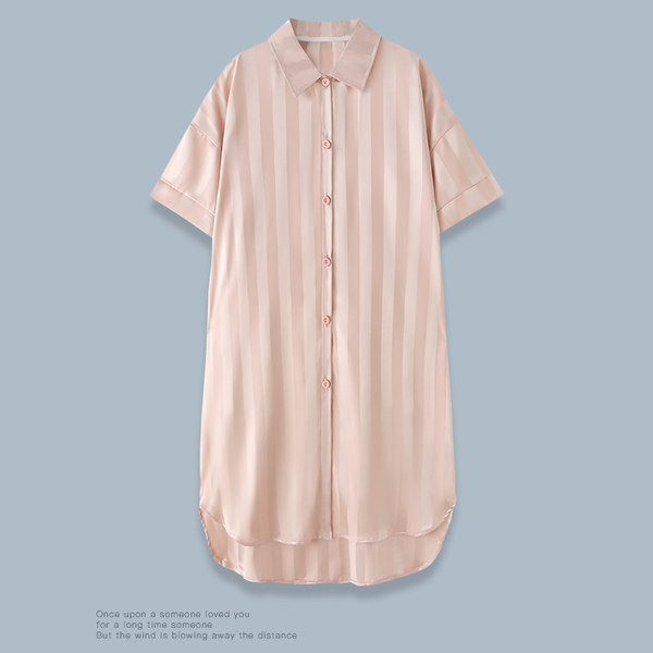 Дамска раирана пижама -тип риза с къс ръкав и копчета 