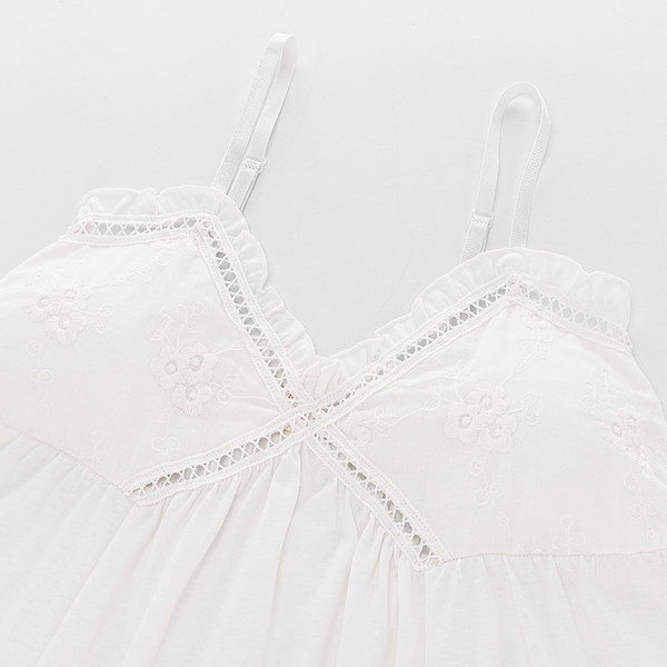 Καλοκαιρινές γυναικείες πιτζάμες με λεπτές τιράντες σε λευκό χρώμα