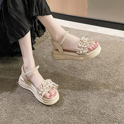 Casual σανδάλια με διακοσμητικές πέρλες