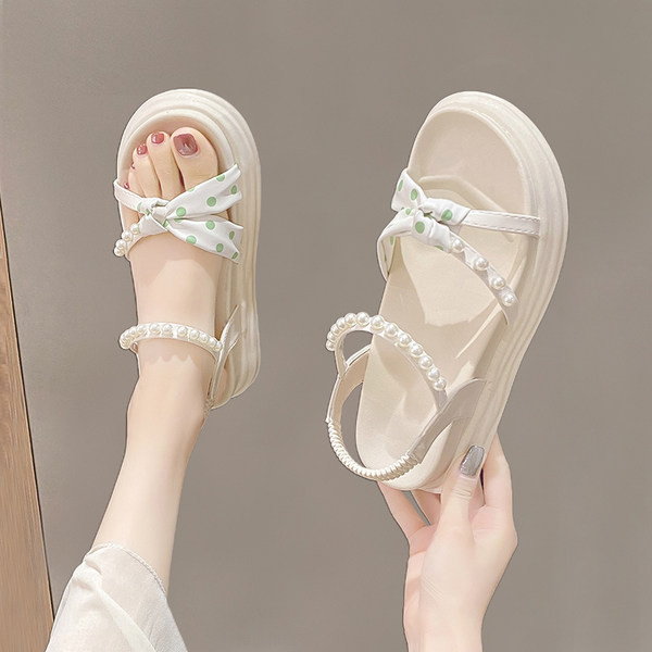 Casual σανδάλια με διακοσμητικές πέρλες