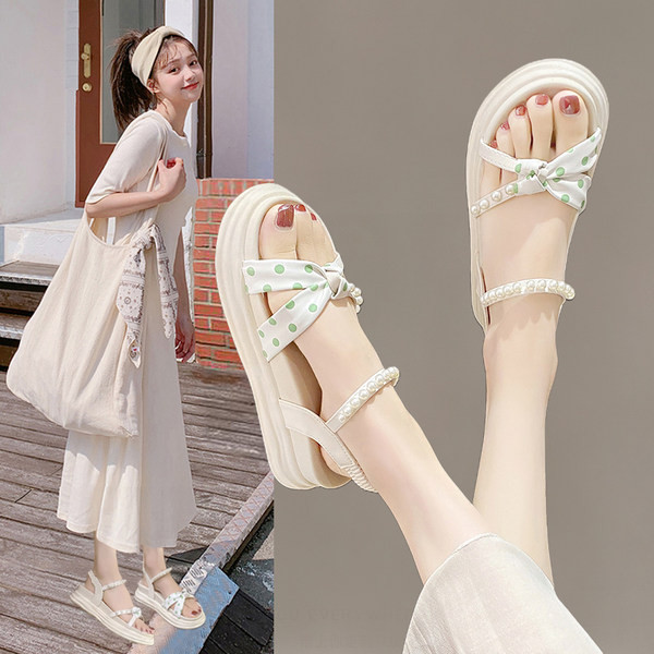 Casual σανδάλια με διακοσμητικές πέρλες