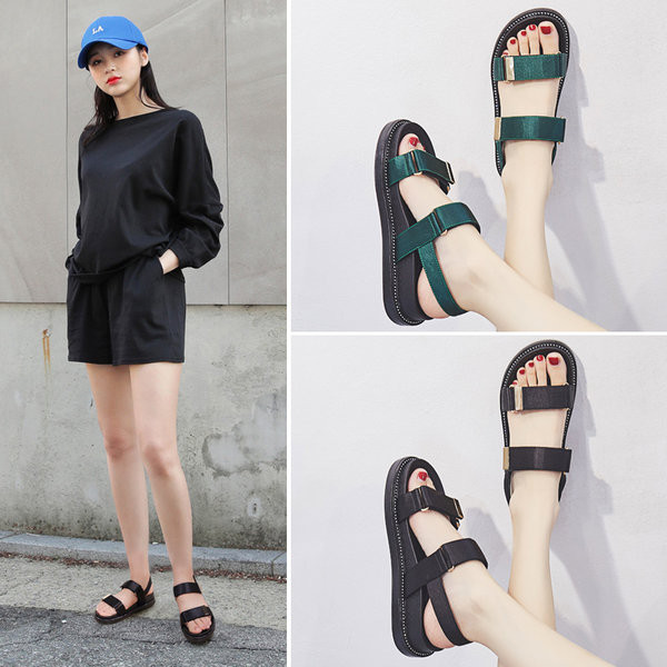 Γυναικεία πέδιλα από οικολογικό δέρμα με μεταλλικά στοιχεία