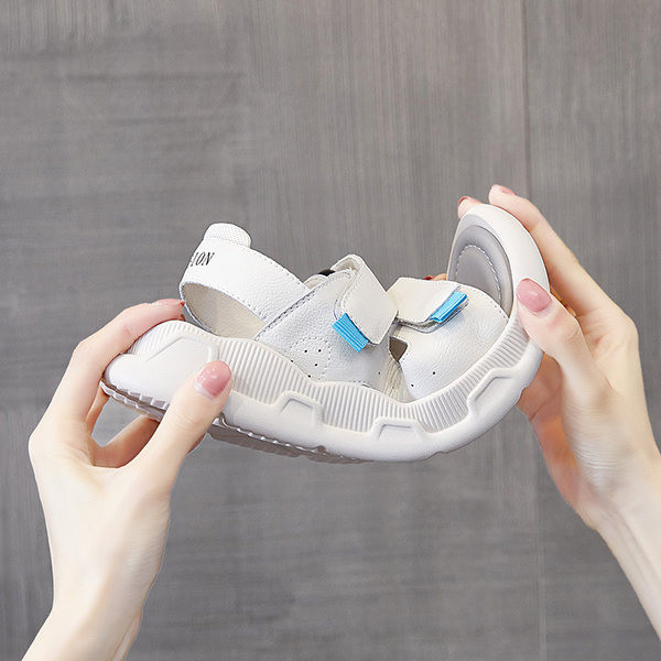 Γυναικεία έκο δερμάτινα σανδάλια με λουράκια velcro και επιγραφή