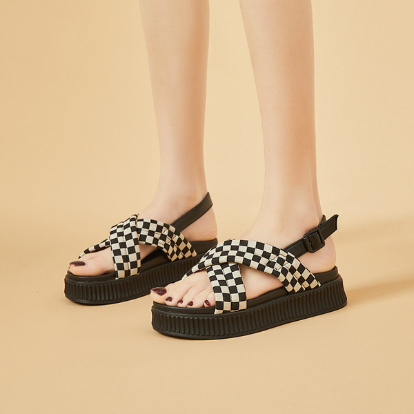 Γυναικεία πέδιλα  καρό με ίσια σόλα
