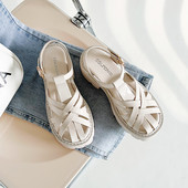 Μοντέρνα γυναικεία σανδάλια με τραχιά σόλα