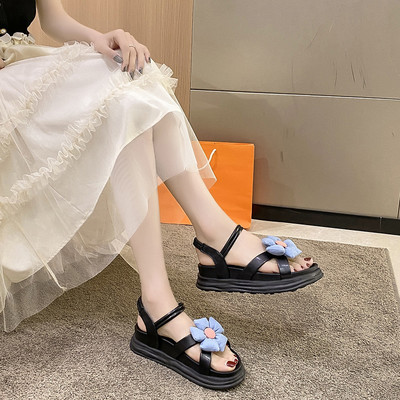 Γυναικεία σανδάλια με τρισδιάστατο λουλούδι