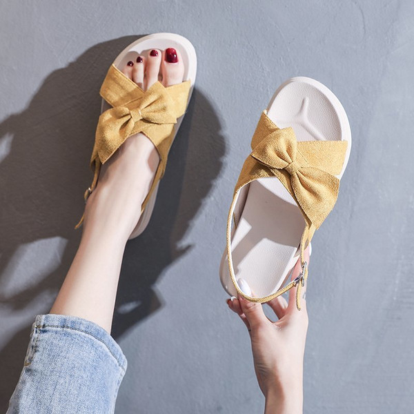 Ležerne sandale od eko brušene kože s vrpcom