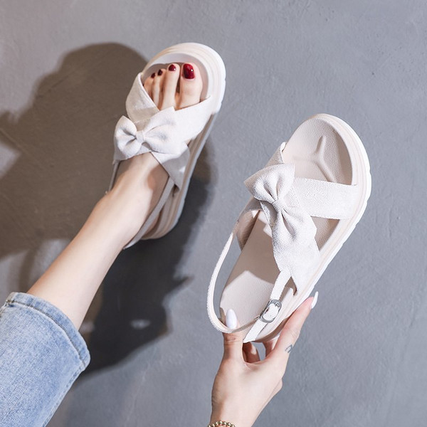 Ležerne sandale od eko brušene kože s vrpcom