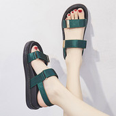 Casual σανδάλια με υφασμάτινες τιράντες και μεταλλική διακόσμηση