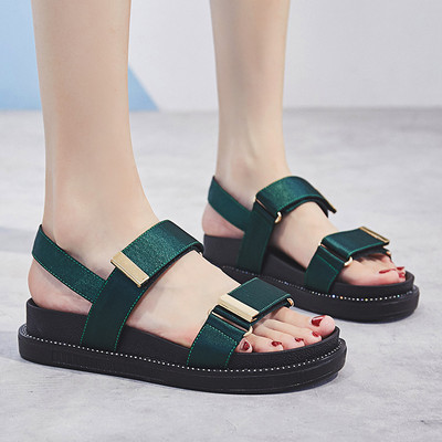 Casual σανδάλια με υφασμάτινες τιράντες και μεταλλική διακόσμηση