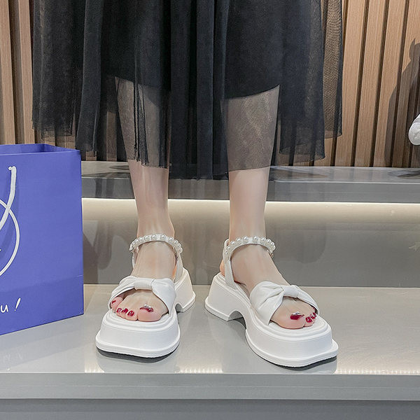 Нов модел дамски сандали с панделка или перли -бял и черен цвят