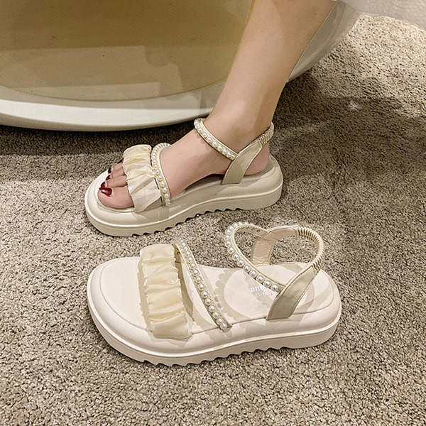 Ženske sandale s visokim potplatom i bisernim ukrasom